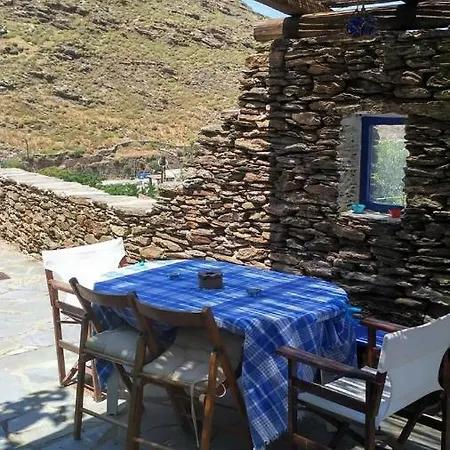 Traditional Village House In Kea Milopótamos